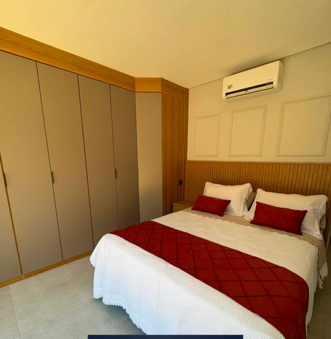 Dormitório com armários modulados Casa Beu